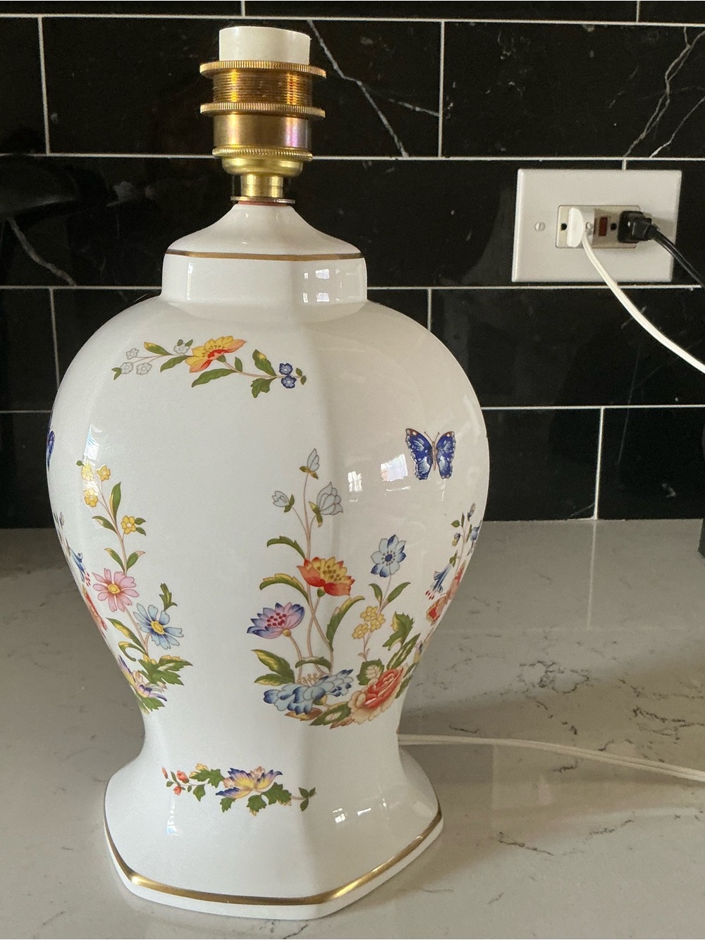 Vtg Aynsley cottage garden table lamp fine porcelain